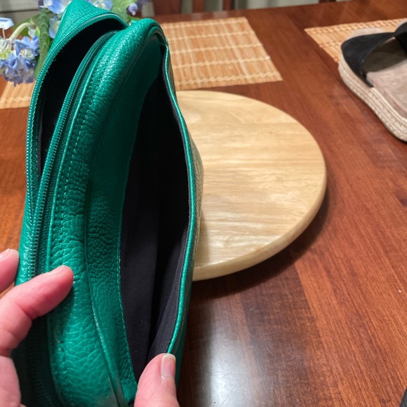 Liz Claiborne Crossbody or shoulder purse Adds a Great pop of green. Gold metal. - Picture 7 of 17